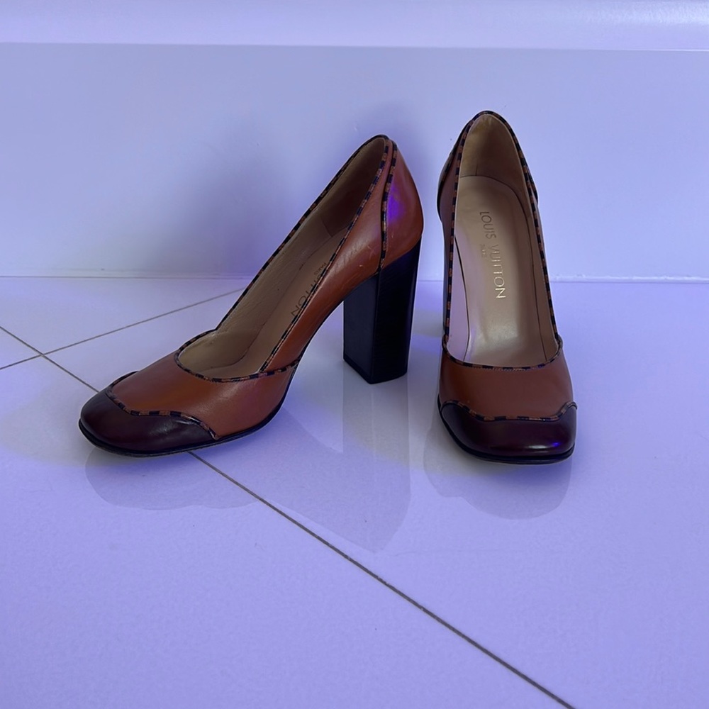 Vintage Louis Vuitton, size 36 1/2, very good preloved condition.